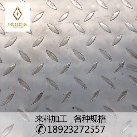 广东现货Q235热轧花纹钢板1.8*1260*6000扁豆型防滑花纹黑铁板