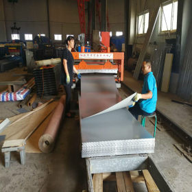 供应各种规格镀锌钢板 加工订做集装厢瓦楞板 镀锌瓦楞板