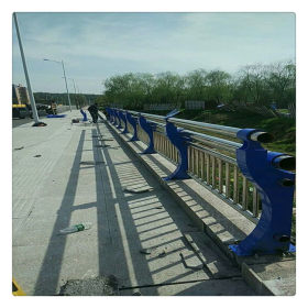 淄博桥梁复合管护栏 304碳素钢复合管厂家立柱喷塑加工定制