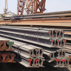 天津铁轨 供应30kg/m国标轨道钢  QU71Mn轻轨 机械制造道钢轨